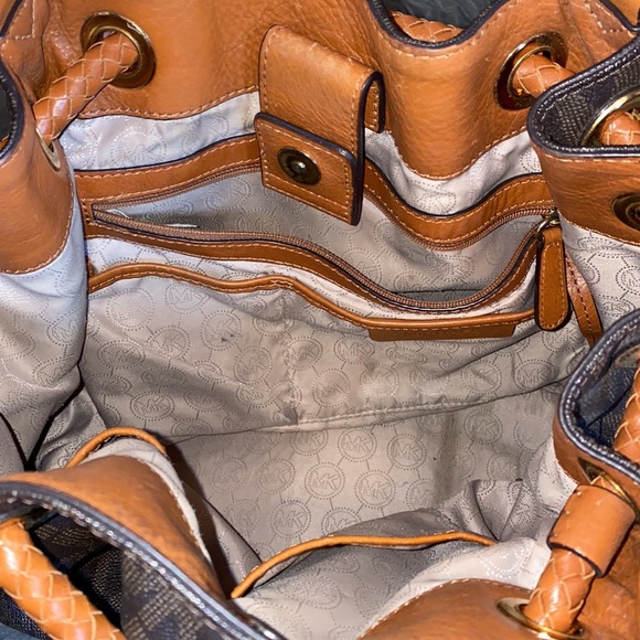 Michael Kors Signature Jet Set Drawstring Bag - Picture 5 of 7